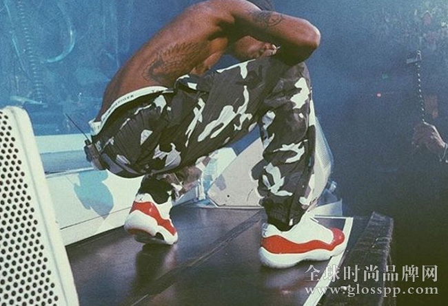 528895-102,AJ11,Air Jordan 11 528895-102AJ11 Travis Scott 提前上腳 Air Jordan 11 Low 白紅配色